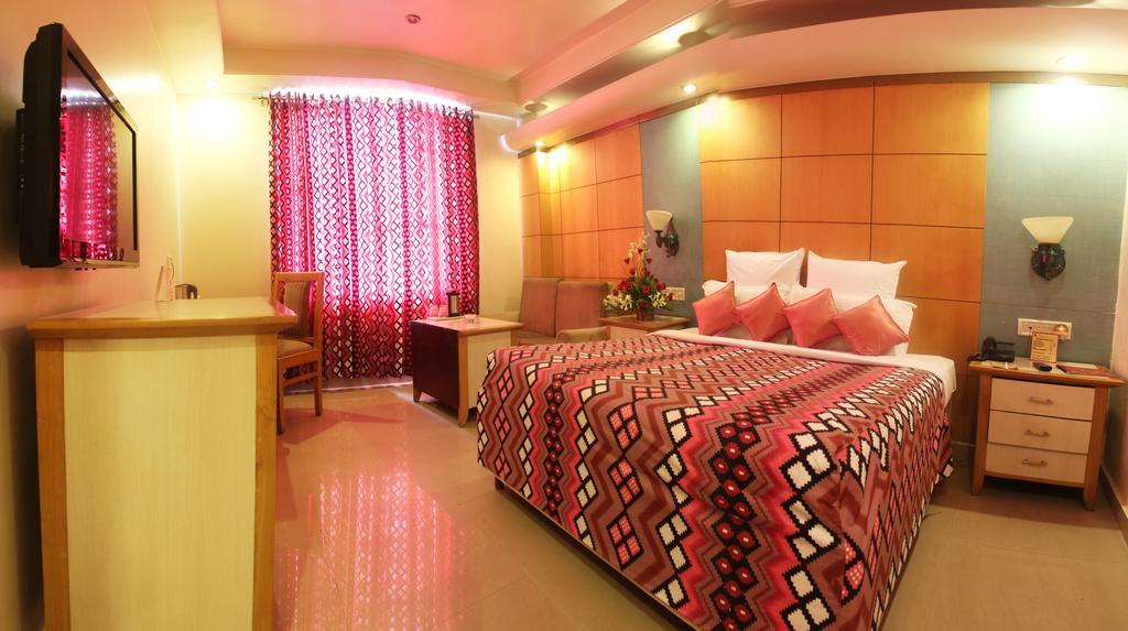 Hotel Grand International Rāipur Buitenkant foto