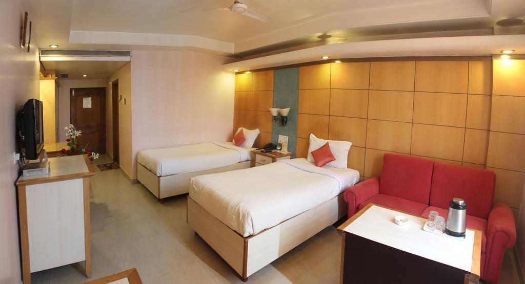 Hotel Grand International Rāipur Buitenkant foto