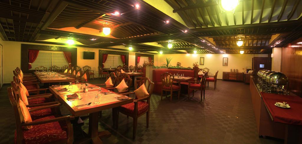 Hotel Grand International Rāipur Buitenkant foto