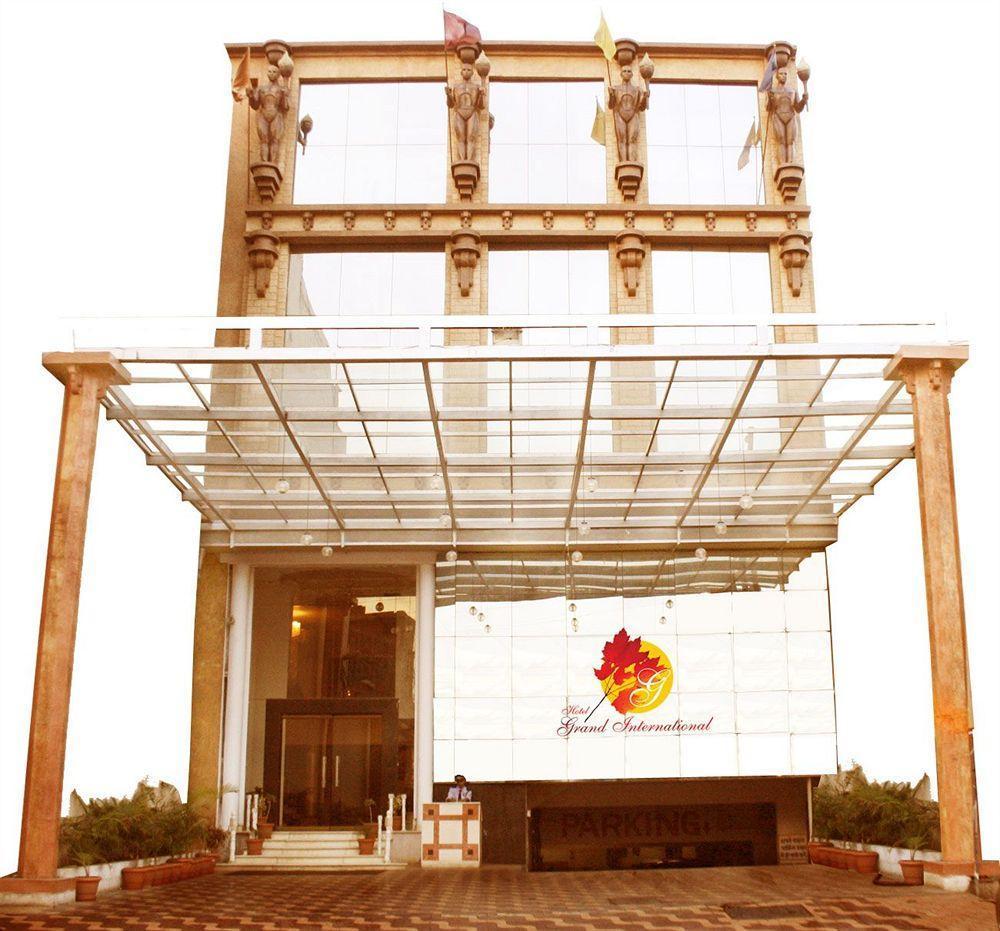 Hotel Grand International Rāipur Buitenkant foto