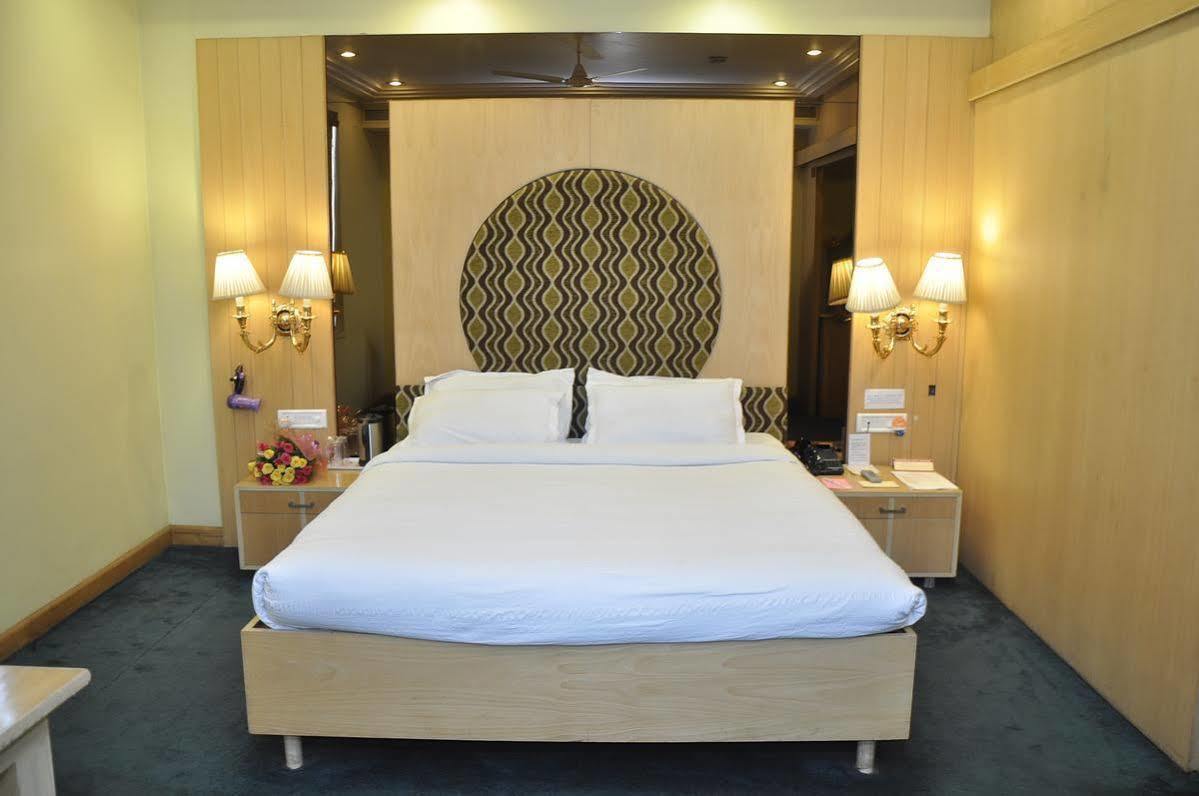 Hotel Grand International Rāipur Buitenkant foto