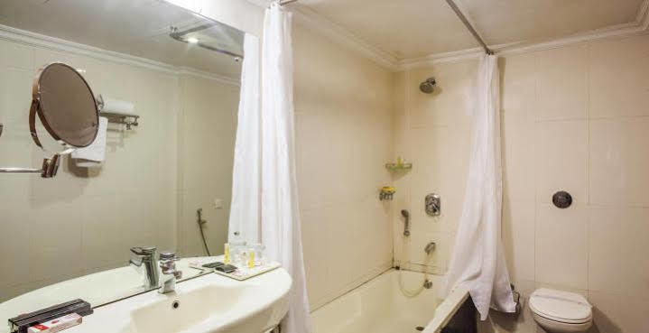 Hotel Grand International Rāipur Buitenkant foto