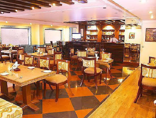 Hotel Grand International Rāipur Buitenkant foto