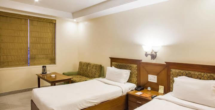Hotel Grand International Rāipur Buitenkant foto