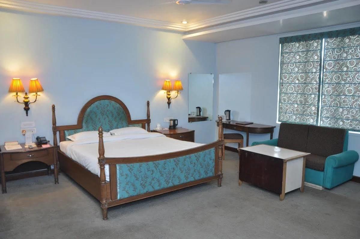 Hotel Grand International Rāipur Buitenkant foto