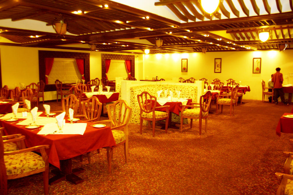 Hotel Grand International Rāipur Buitenkant foto