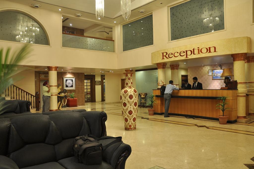 Hotel Grand International Rāipur Buitenkant foto