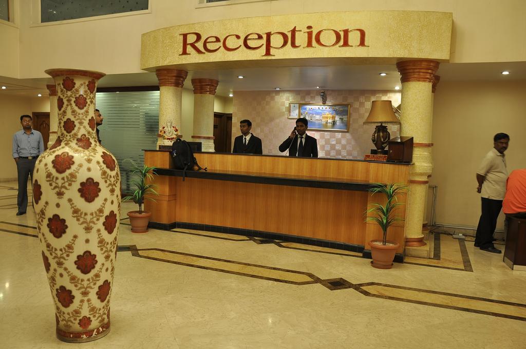 Hotel Grand International Rāipur Buitenkant foto