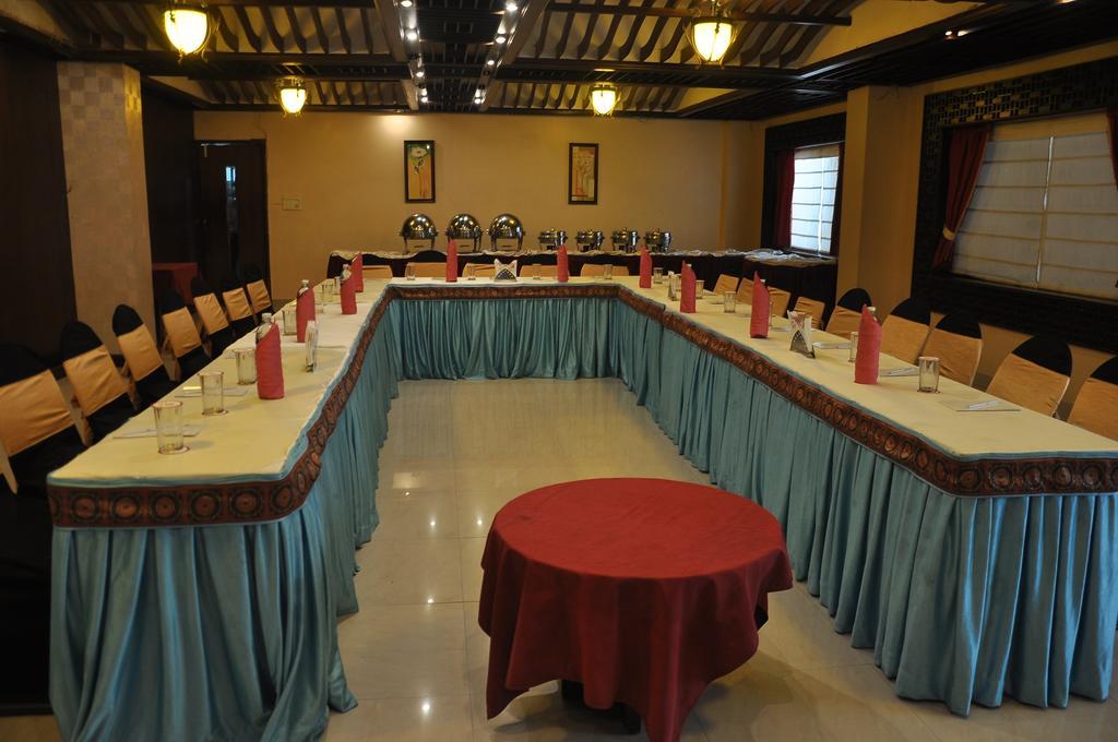 Hotel Grand International Rāipur Buitenkant foto