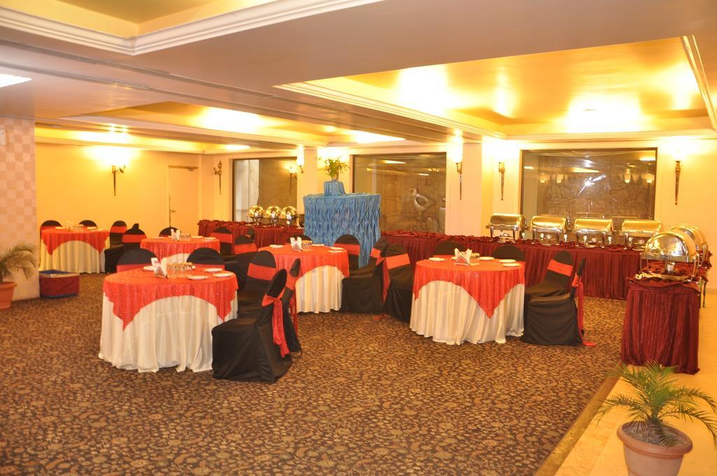 Hotel Grand International Rāipur Buitenkant foto